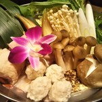 nagoyako-chinsemmonkoshitsutoriginteihanare - 名古屋コーチンと新鮮野菜の水炊き鍋 1,290円