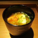 もと井 - 味噌汁：よくお出しの効いた味噌汁に 大きな豆腐が印象的で、葱小口切りが入っています。　　　　　2019.06.01