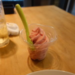 バカイゥン - 苺ソフトクリーム