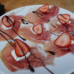 バカイゥン - 苺と生ハムとマスカルポーネチーズ