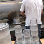 ぶたのほし - 豚骨を混ぜまくる店主w