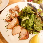 バカイゥン - 豚肩肉の炭焼きと温玉とバルメジャーノ