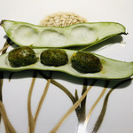 AMOUR - そら豆の鞘の中の3つの粒