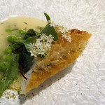 AMOUR - 香ばしくて美味しい甘鯛の松かさ焼き
      お皿の柄も鱗みたいです^_^