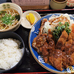 丸万 - 【ランチ】 　チキンかつ＋うどん