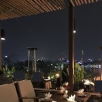 Cau Go - ホアンキエム湖を望むテラス席でした。