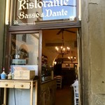 Sasso di Dante - 入り口（テラス席で食べる）