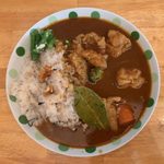 Parsley - チキンカレー（サラダ付） ¥680 のチキンカレー