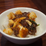 シビレヌードルズ 蝋燭屋 - 麻婆豆腐 オンザライス