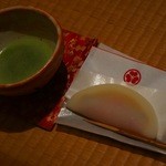 川端道喜 - 「御菱葩・おんひしはなびら」この１つが1,575円！！！お店はテイクアウトのみです