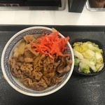 Yoshinoya - 牛丼（並、税込み３８０円）とお新香（１１０円）