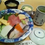 新宿栄寿司 - ランチの海鮮丼630円