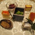 柊の葉に鰯
          枡に福豆
          床節磯焼
          海老サフラン寄せ
          小判からすみ
          茶振り生子
          黄金チーズ