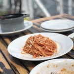 ザ カップス ハーバー カフェ - イタリア産トマトとニンニクのトマトソースパスタ