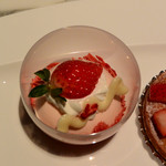 ロビーラウンジ - ストロベリーエッグ