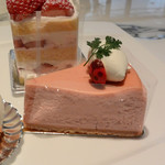 ロビーラウンジ - ストロベリーチーズケーキ