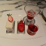 ロビーラウンジ - 残りの苺スイーツ４種類