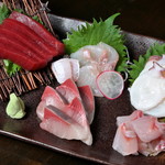 Izakaya Purasu Youshoku Kutsurogi - 鮮魚の五種盛り合わせ