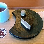 近江茶丸吉・茶房焙楽 - ほうじ茶チーズケーキ＆ほうじ茶五番