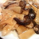 中華台湾屋台　三彩居 - 竹の子と椎茸の炒め物
