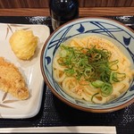 丸亀製麺 - ■釜玉(並) 360円(内税) / 半熟たまご天 120円(内税) / かしわ天 150円(内税)■