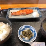 七郷屋 - 紅鮭定食