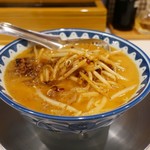 月のうさぎ - とんこつみそ台湾らーめん  台湾ミンチとシャキシャキのもやしとピリ辛スープが美味しい！