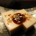 牛のよたれ - 胡麻豆腐