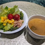 Takumino Dainingu Baru Ke - サラダとMisoスープ