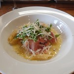 Cucina Italiana e Gastronomia CICCIO - 生ハム、ルッコラ、卵のペコリーノチーズソース
