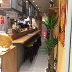スペインバルエルソル - 内観写真:3号店もお洒落、野菜のバル