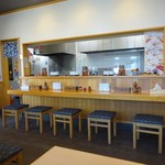 亀乃家 - カウンター方向