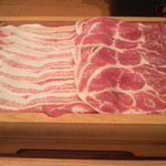 豚道 - 2011.12 しゃぶしゃぶ（左側バラ1,080円右側肩ロース1,280円）