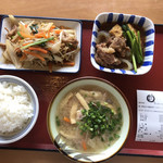 屋島食堂 - 野菜炒め・牛すき煮・豚汁・小ご飯