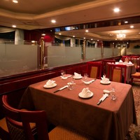 北京宮廷料理 涵梅舫 - ホール_テーブル席（２〜４名様）