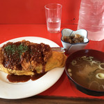 みかさ食堂 - 裏メニューの、ボルガライス(^^)
      味噌汁と煮物がセットで付いてきました