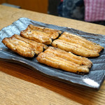 かぶと - 岡山県吉井川の天然鰻の白焼