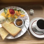 CAFE&SHOP Lotus Land - 2019/06/18
                        モーニング B set ポテトサラダ 380円
                        有機コーヒー