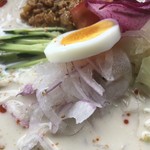 カフェアンドショップ ロータスランド - 2019/06/18
      週替りおまかせセット 550円
      ・米粉麺の冷やし豆乳担々麺
      ・ブロッコリーのマヨネーズ和え
      ・新じゃがいもの甘辛
      ・梅のおむすび