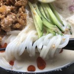 カフェアンドショップ ロータスランド - 2019/06/18
      週替りおまかせセット 550円
      ・米粉麺の冷やし豆乳担々麺
      ・ブロッコリーのマヨネーズ和え
      ・新じゃがいもの甘辛
      ・梅のおむすび