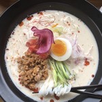 カフェアンドショップ ロータスランド - 2019/06/18
      週替りおまかせセット 550円
      ・米粉麺の冷やし豆乳担々麺
      ・ブロッコリーのマヨネーズ和え
      ・新じゃがいもの甘辛
      ・梅のおむすび