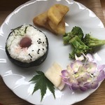 カフェアンドショップ ロータスランド - 2019/06/18
      週替りおまかせセット 550円
      ・米粉麺の冷やし豆乳担々麺
      ・ブロッコリーのマヨネーズ和え
      ・新じゃがいもの甘辛
      ・梅のおむすび