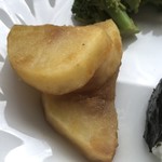 カフェアンドショップ ロータスランド - 2019/06/18
      週替りおまかせセット 550円
      ・米粉麺の冷やし豆乳担々麺
      ・ブロッコリーのマヨネーズ和え
      ・新じゃがいもの甘辛
      ・梅のおむすび