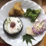 カフェアンドショップ ロータスランド - 2019/06/18
      週替りおまかせセット 550円
      ・米粉麺の冷やし豆乳担々麺
      ・ブロッコリーのマヨネーズ和え
      ・新じゃがいもの甘辛
      ・梅のおむすび
