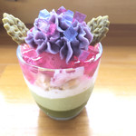 カフェアンドショップ ロータスランド - 2019/06/18
      あじさいパフェ 280円