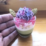 カフェアンドショップ ロータスランド - 2019/06/18
      あじさいパフェ 280円