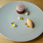 B - 料理写真:レモンとラベンダーのタルト　ハチミツのアイス添え