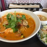 本格タイ料理バル プアン - ランチセット トムヤムラーメン