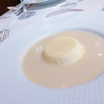 レストラン アラジン - 新玉葱の冷たいスープとカリフラワーのババロア