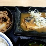 Yoshinoya - 鯖みそ牛定食の鯖味噌と牛皿